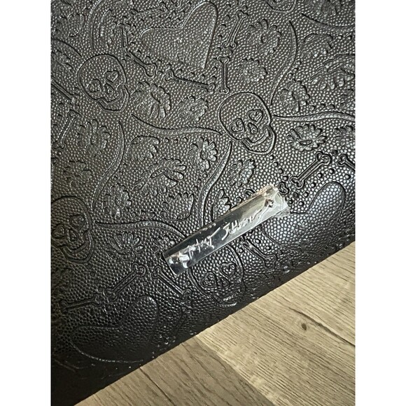 NEW BETSEY JOHNSON EMBOSSED SKULLS XOKIARA LARGE TOTE BAG/SKULL BLACK Halloween - Picture 11 of 11